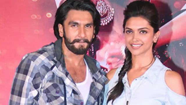 حال ہی میں ہیما مالنی کی بیٹی اہنا دیول کی شادی میں بھی دونوں ساتھ میں نظر آئے