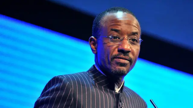 An dakatar da Sanusi Lamido Sanusi daga shugabancin babban bankin Najeriya bayan ya fallasa barnar da ma'aikatar man fetur ke yi.