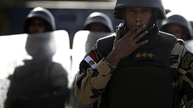 تثير مواد الدستور المتعلقة بالجيش جدلا كبيرا في مصر