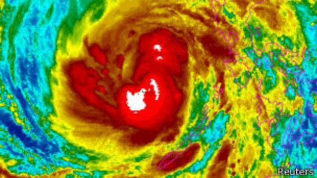 Imagen satelital del tifón Haiyán