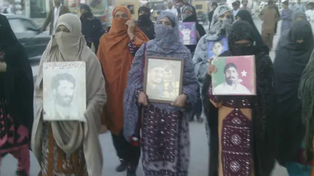 پاکستان کے صوبہ بلوچستان سے لاپتہ افراد کی بازیابی کے لیے پیدل لانگ مارچ کا آغاز 27 اکتوبر کو کوئٹہ سے ہوا جس کی منزل 700 کلومیٹر دور کراچی شہر ہے۔