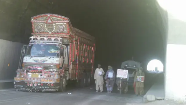 بلوچستان کی تاریخ میں یہ پیدل لانگ مارچ اپنی نوعیت کا پہلا احتجاج ہے اور اس میں خواتین اور بچے بھی شریک ہیں جن میں سب کے عزیز و اقارب میں سے کوئی نہ کوئی لاپتہ فرد شامل ہے۔