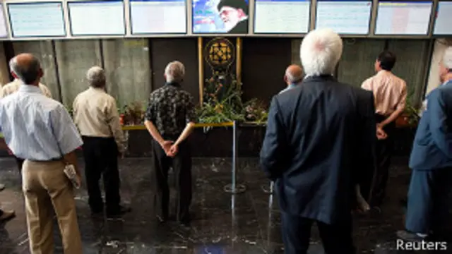 فرمان رهبر جمهوری اسلامی که خصوصیسازی را مطابق اصل ۴۴ قانون اساسی ایران میشمرد، راه این مجموعه را هموار کرد تا وارد عرصه سرمایهگذاری نیز بشود