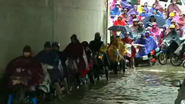 Tempestade Haiyan também provocou estragos na China (foto) e no Vietnã