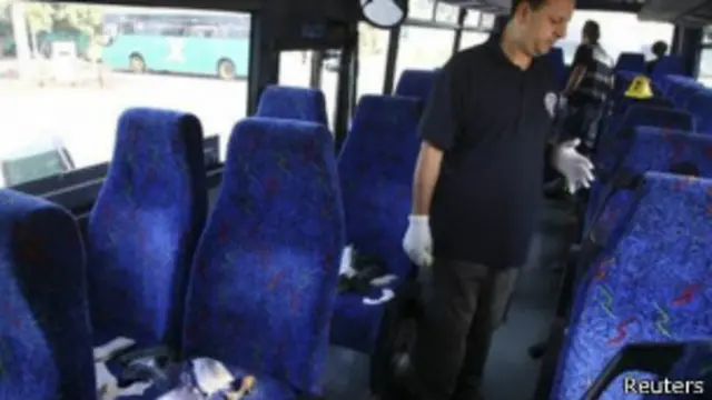 Tentara ditikam di bus