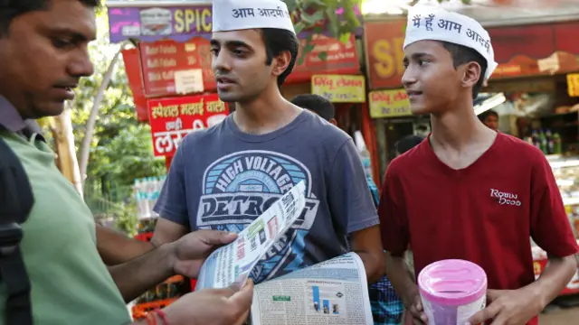 आम आदमी को मिले चंदे पर सवाल उठ रहे हैं