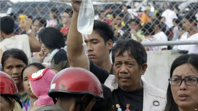 “海燕”强袭菲律宾 灾区重创等救援