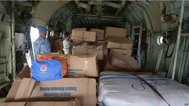 “海燕”强袭菲律宾 灾区重创等救援