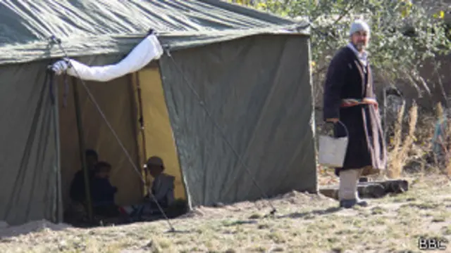 Пострадавшие от землетрясения в Таджикистане