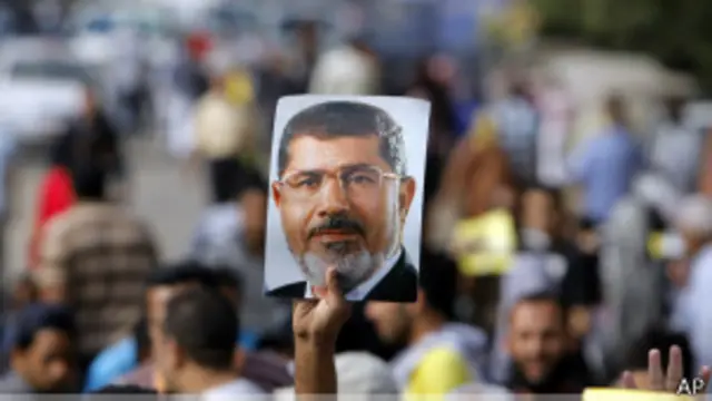 يدعو مؤيدو مرسي لمقاطعة الاستفتاء على التعديلات الدستوري ويطالبون بعودة الرئيس المعزول.