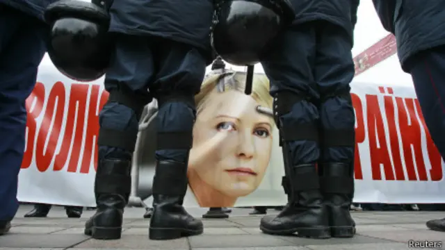 Мухолифатга кўра, ҳукумат мамлакатни овроинтеграцияга қўшилишини барбод қилган.