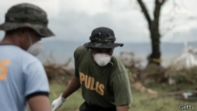 یو ایس ایس جارج واشنگٹن گمشدہ افراد کی تلاش اور دیگر امدادی کارروائیوں میں حصہ لے گا