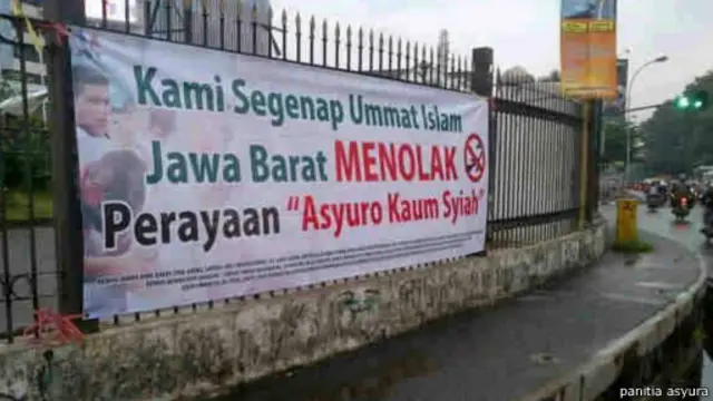 Spanduk yang dipasang kelompok penentang ajaran Islam Syiah di wilayah Jawa Barat.