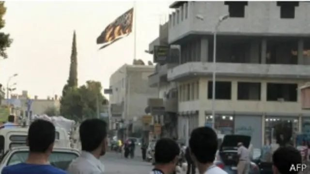 درگیری‌ میان گروه‌های رقیب به شهر رقه در شمال شرقی سوریه کشیده شده است