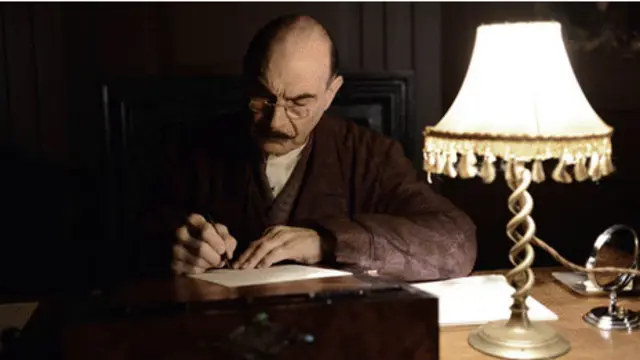 دیوید سوشه در سال ۱۹۸۹ در اولین قسمت از مجموعه تلویزیونی کارآگاه پوآرو ظاهر شد