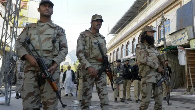 کوئٹہ میں شیعہ ہزار کمیونٹی گذشتہ چند سالوں سے مسلسل نشانے پر ہے۔ پولیس حکام کا کہنا ہے کہ اس سال غیر معمولی انتظامات کے ساتھ پہلی بار ماتمی جلوسوں کی ہیلی کاپٹروں سے فضائی اور کیمروں سے زمینی نگرانی کی جائےگی۔