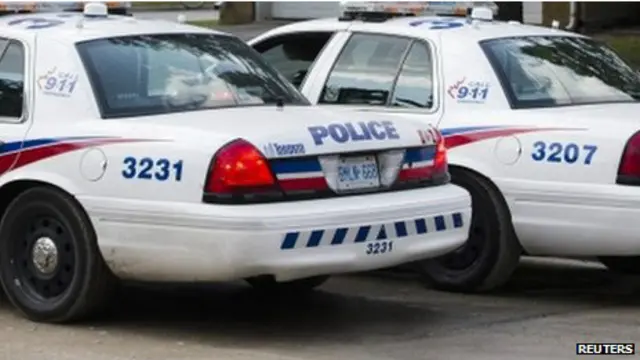 多伦多警方说,被拘留者当中有医生、教师、护理和神职人员。