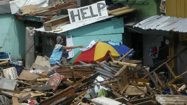 中國網民爭議政府是否應該大力援助菲律賓救災。