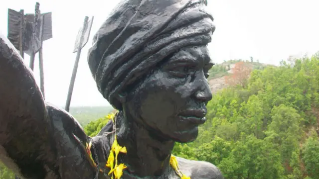 15 नवम्बर को झारखंड बना और इसी दिन बिरसा मुंडा का जन्मदिन भी है