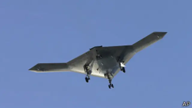 پاکستان ڈرون حملوں کو ملکی خودمختاری کی خلاف ورزی قرار دیتا ہے جبکہ امریکہ حملوں کا دفاع کرتا ہے