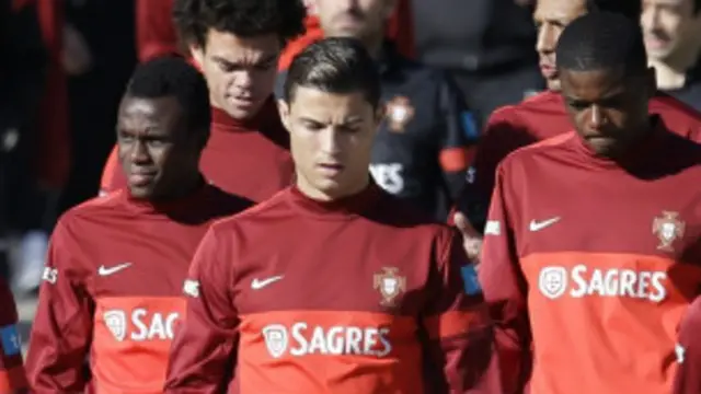 رونالدو قد لا يتأهل بالبرتغال إلى نهائيات كأس العالم