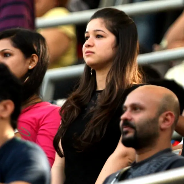 ناظرین میں سچن کی بیٹی سارا تندولکر کو یہاں دیکھا جا سکتا ہے۔