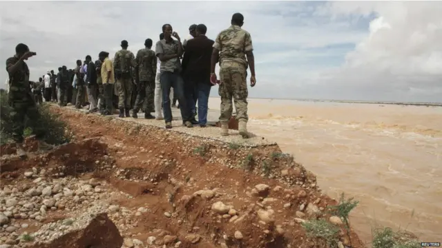 Waddadii ugu muhimsanayd ee isku xiraysay Muqdisho iyo gobollada bari oo daadadku ay qaadeen