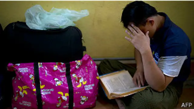 اکثر افرادی که به قصد پناهندگی وارد مالزی می‌شوند اطلاعات کاملی از قوانین مالزی و سازمان ملل متحد ندارند