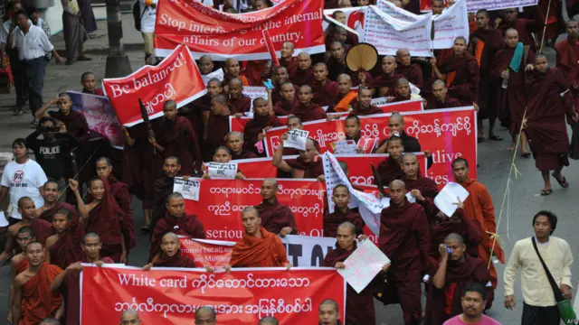 Unjuk rasa biksu di Yangon