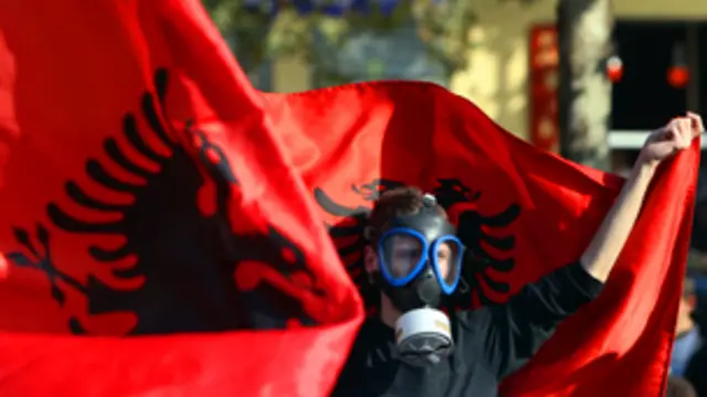 واجه المقترح معارضة واسعة في البانيا