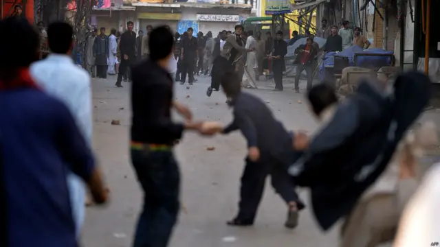 اہلکار کے مطابق معمولی لڑائی کے بعد بات بڑھ گئی۔