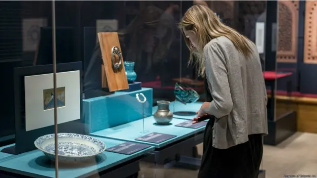 به گفته برگزارکنندگان، درون‌مایه اصلی نمایشگاه فیروزکوه حفاظت و تداوم هنرهای سنتی جهان اسلام و نقش آموزش در این زمینه ‌است.