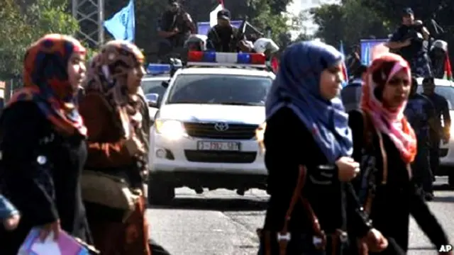 हमास ने एक समय महिलाओं की आज़ादी को नियंत्रित करने की कोशिश की थी.