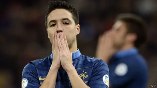 Pemain Perancis, Nasri, meratapi kekalahan dari Ukraina.