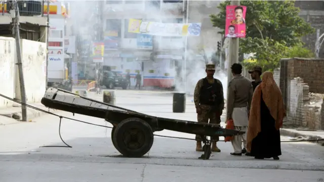 سنیچر کی صبح راولپنڈی شہر میں جانے والے بیشتر راستوں کو بند کیا گیا تھا۔