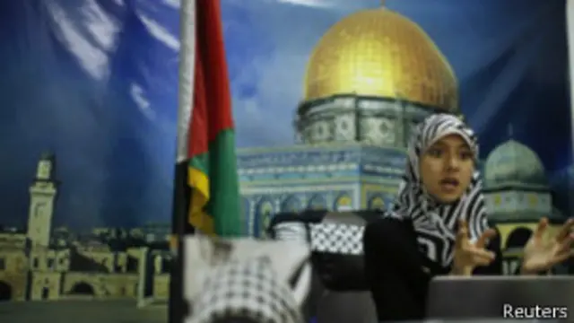 يشير تعيين حماس لإسراء المدلل متحدثة رمسية إلى أن الحركة تسعى لإضفاء بعض التحسينات على طريقة عملها الإعلامي