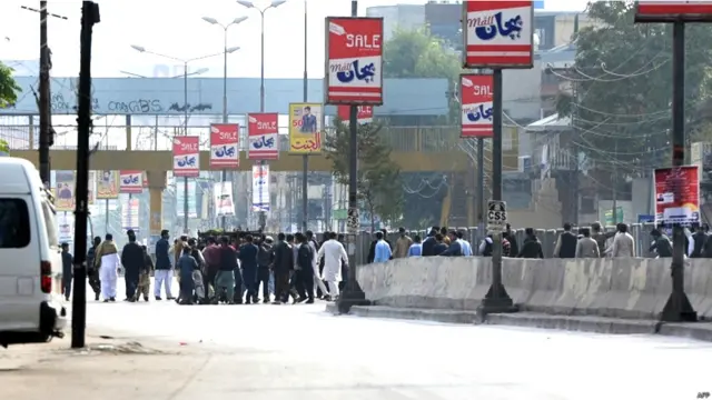 خبر رساں ادارے اے ایف پی کے مطابق اس تصادم کے دوران آٹھ افراد ہلاک اور 40 زخمی ہوئے ہیں۔