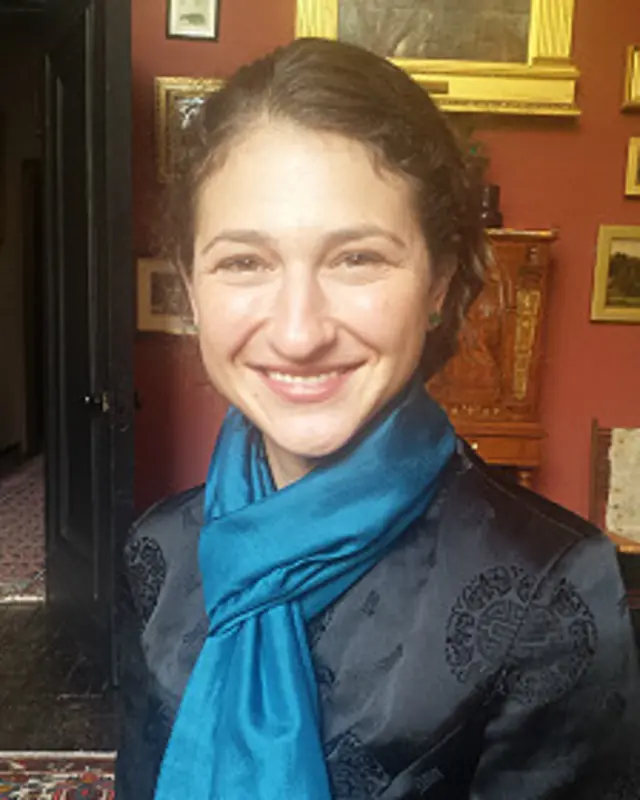 خانم ستیوارت می‌‌گوید: "تلاش اصلی بدین متمرکز است که بخش صنایع دستی افغانستان تا ۲۰ سال آینده در حد دیگر کشورها روبه توسعه برسد که در این کشورها به صورت میانگین ۳ درصد تولید ناخالص داخلی را می‌سازد."