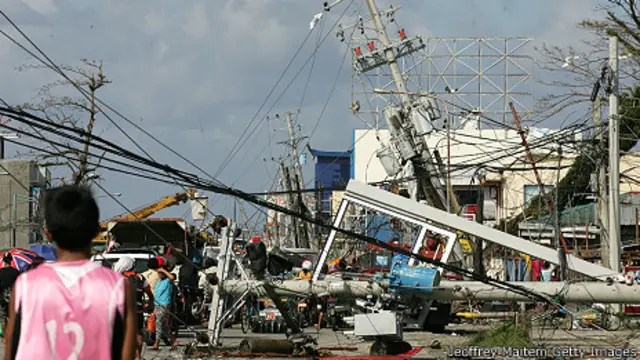 Cảnh tàn phá ở Tacloban