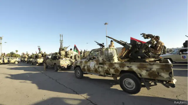 Демонстрация ополченцев в Триполи