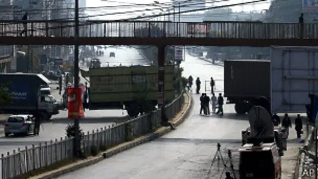 راولپنڈی میں کئی افراد گھروں سے باہر ہونے کی وجہ سے کرفیو کے بعد گھر جانے سے قاصر ہیں۔