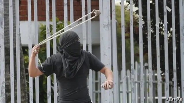 اعتراضات دانشجویی معمولا به خشونت کشیده میشود