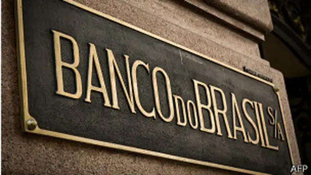 Placa en la fachada de una sede del Banco do Brasil.