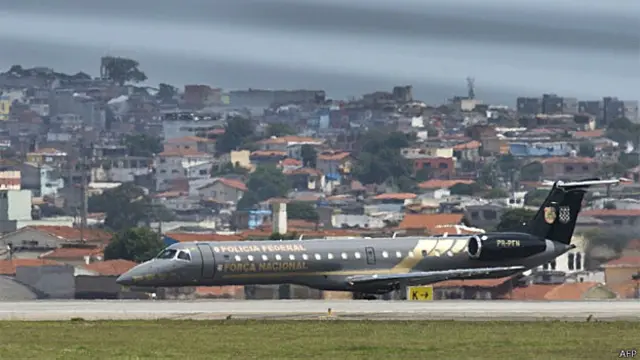 Avião decola do aeroportoapp 1xbet iphoneCongonhas,app 1xbet iphoneSão Paulo, a caminhoapp 1xbet iphoneBelo Horizonte, com os condenados do mensalão (AFP/Getty)