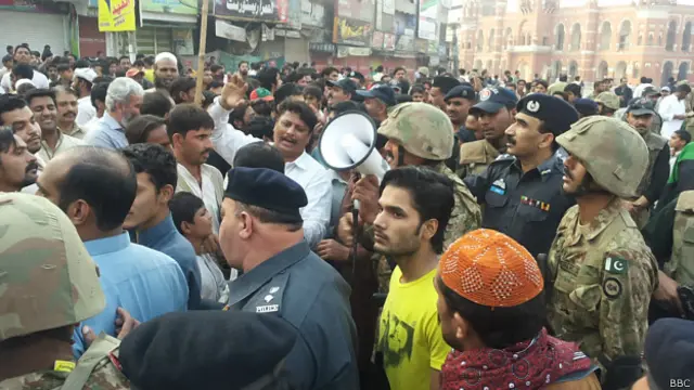 ملتان کے ضلعی رابطہ افسر کے مطابق ’حالات افواہوں کے باعث خراب ہوئے‘