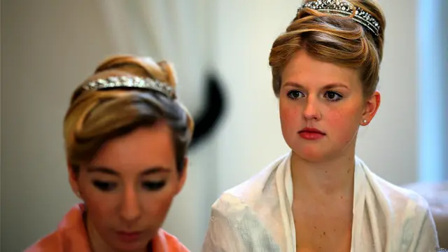 बदलती दुनिया में द लंदन सीज़न की ज़रूरत और बढ़ गई है. अंतरराष्ट्रीय प्रोटोकॉल और आचार-व्यवहार सिखाने के लिए इसने अब अपने दरवाज़े दुनिया भर के लोगों के लिए खोल दिए हैं. दुबई की लंदन सीज़न अकादमी इस क्षेत्र में अपनी तरह की पहली अकादमी है. 