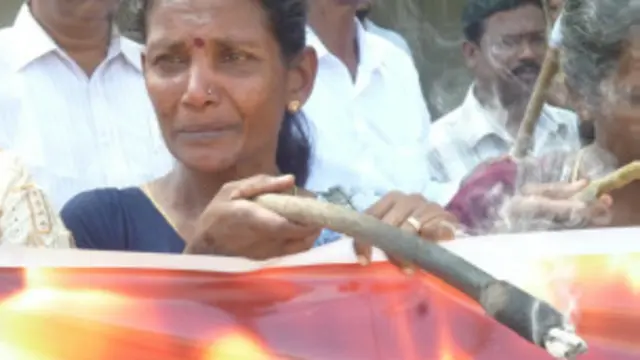 සිය ඥාතීන් සොයා දෙන මෙන් දෙවියන්ගෙන් ඉල්ලන අතුරුදහන් වූවන්ගේ නෑදෑයෝ