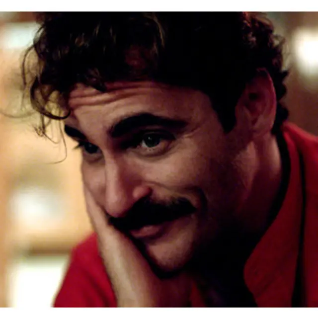 "او" عشق غریب یک مرد به کامپیوترش را روایت می کند که در نهایت هولناک اما به شدت واقعی به نظر می رسد