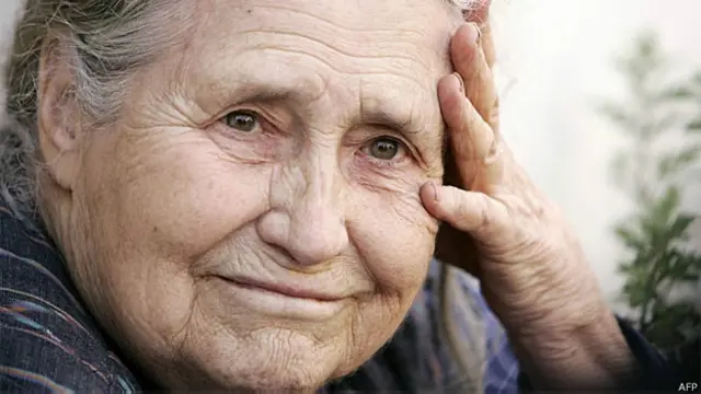 Novelis Inggris, Doris Lessing, meraih Nobel Sastra pada 2007.