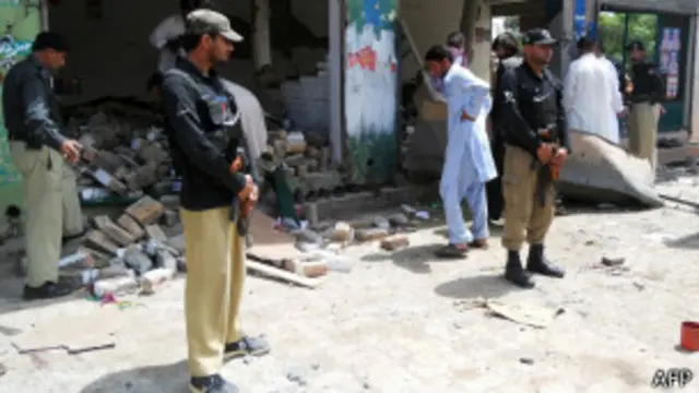 راولپنڈی شہر کے مختلف علاقوں میں کرفیو کے نفاذ کے بعد فوج تعینات کر دی گئی ہے 